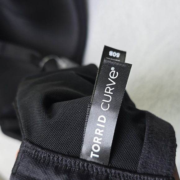 ✨ Torrid curve 360 back smoothing push up plunge size 50B NWT. - Picture 8 of 10